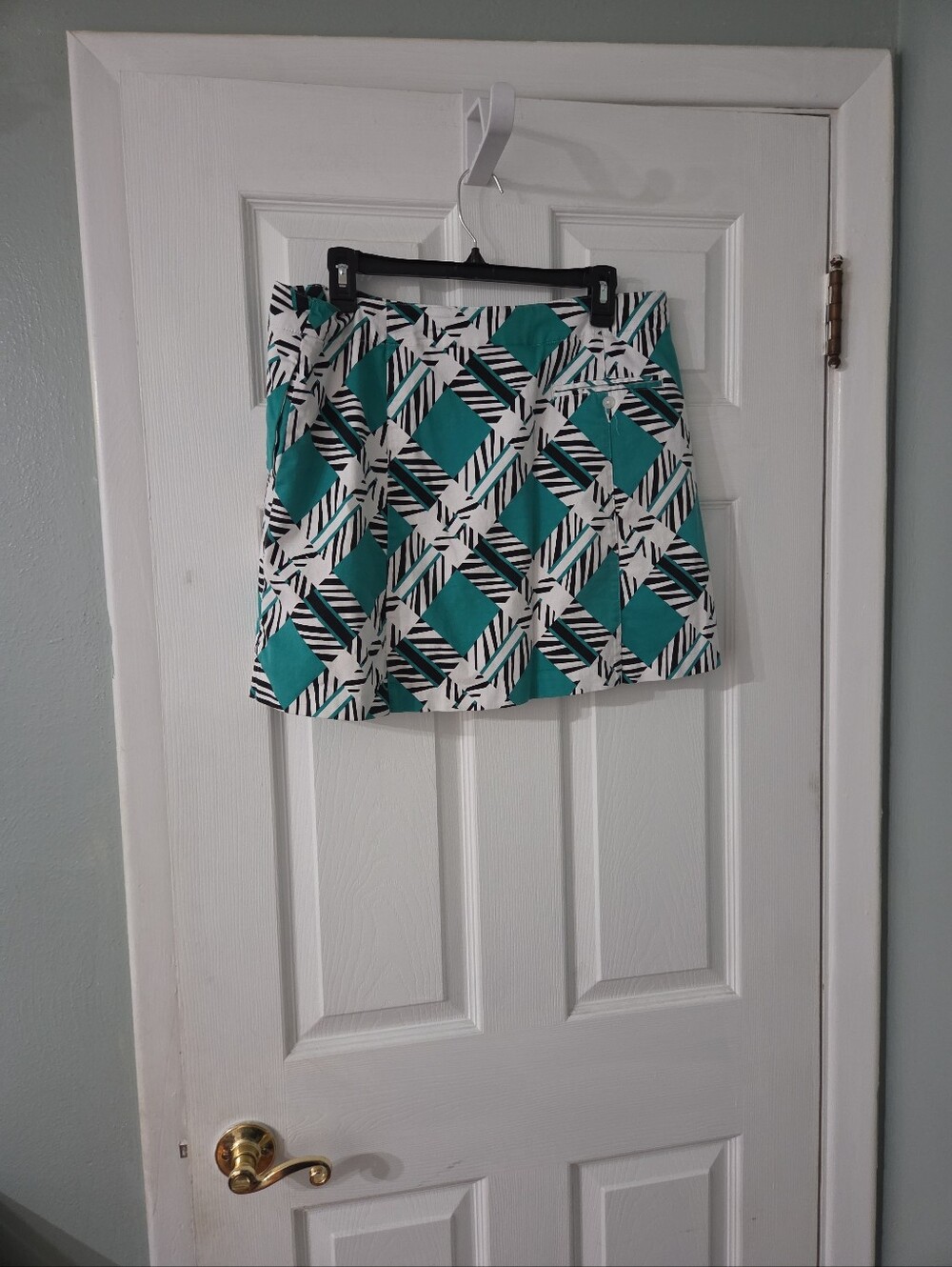 Lady Hagen Turquoise and White Geometric Skort. 14 - Picture 2 of 5